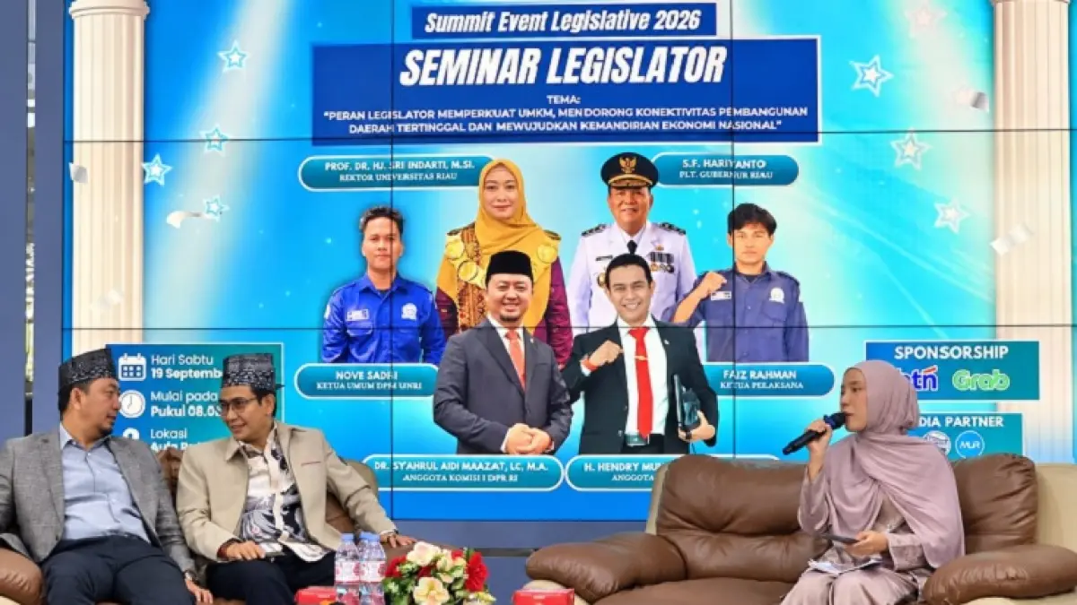 Anggota DPR RI Syahrul Aidi Maazat dan Anggota Komisi VII DPR RI Hendry Munief menjadi narasumber dalam dalam Summit Event Legislative DPM Universitas Riau (Unri) yang digelar Sabtu (19/9/2026).(Istimewa)