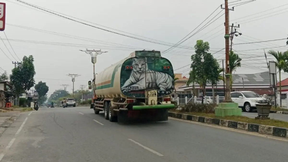 Kondisi Kota Teluk Kuantan, Senin (21/9/2026) masih terlihat asap. (Desriandi Candra/Riaupos.co)