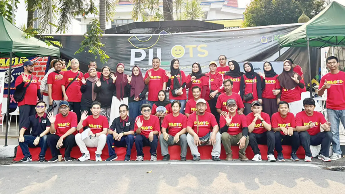 Kantor Pelayanan Kekayaan Negara dan Lelang Pekanbaru bersama Lembaga Penyiaran Publik Radio Republik Indonesia Pekanbaru menyelenggarakan kegiatan edukasi masyarakat Pekan Informasi dan Layanan On The Streets di kawasan Car Free Day Pekanbaru, Ahad (20/9/2026). (KPKNL untuk riau pos)