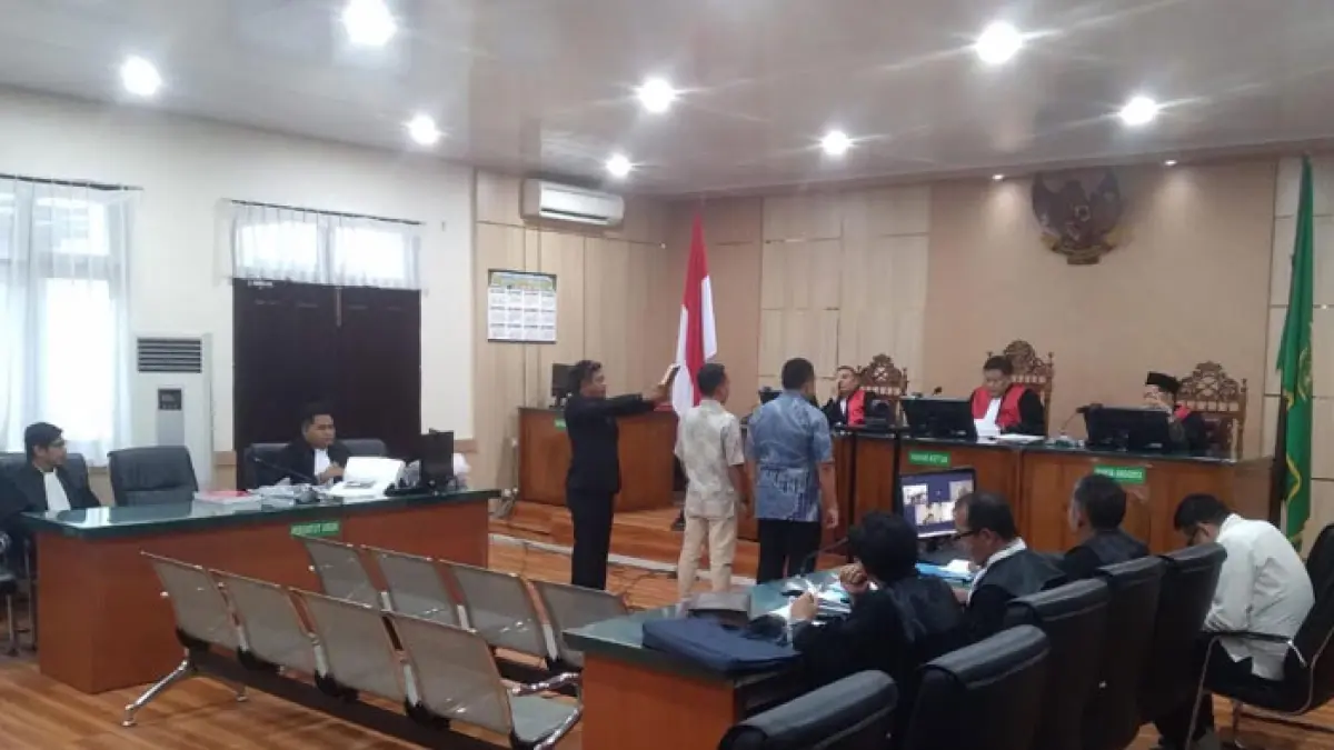 Sidang perkara pemerasan Larsen Yunus di PN Pekanbaru pada Rabu (23/9/2026). (Hendrawan Kariman/Riaupos.co)