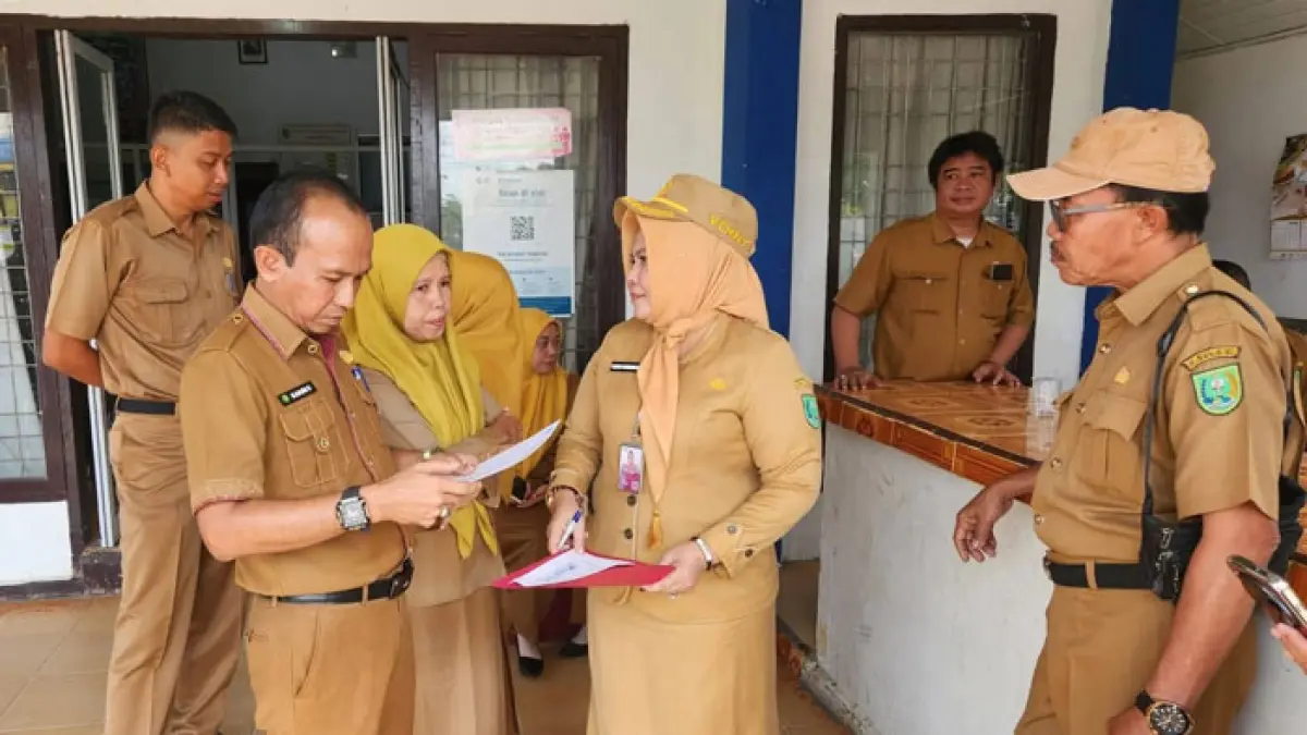 Kepala BKP2D Inhu, Dr Venny Rismawati SST MPH ketika melakukan sidak ketingkat OPD, belum lama ini. (BKP2D Inhu untuk Riaupos.co)