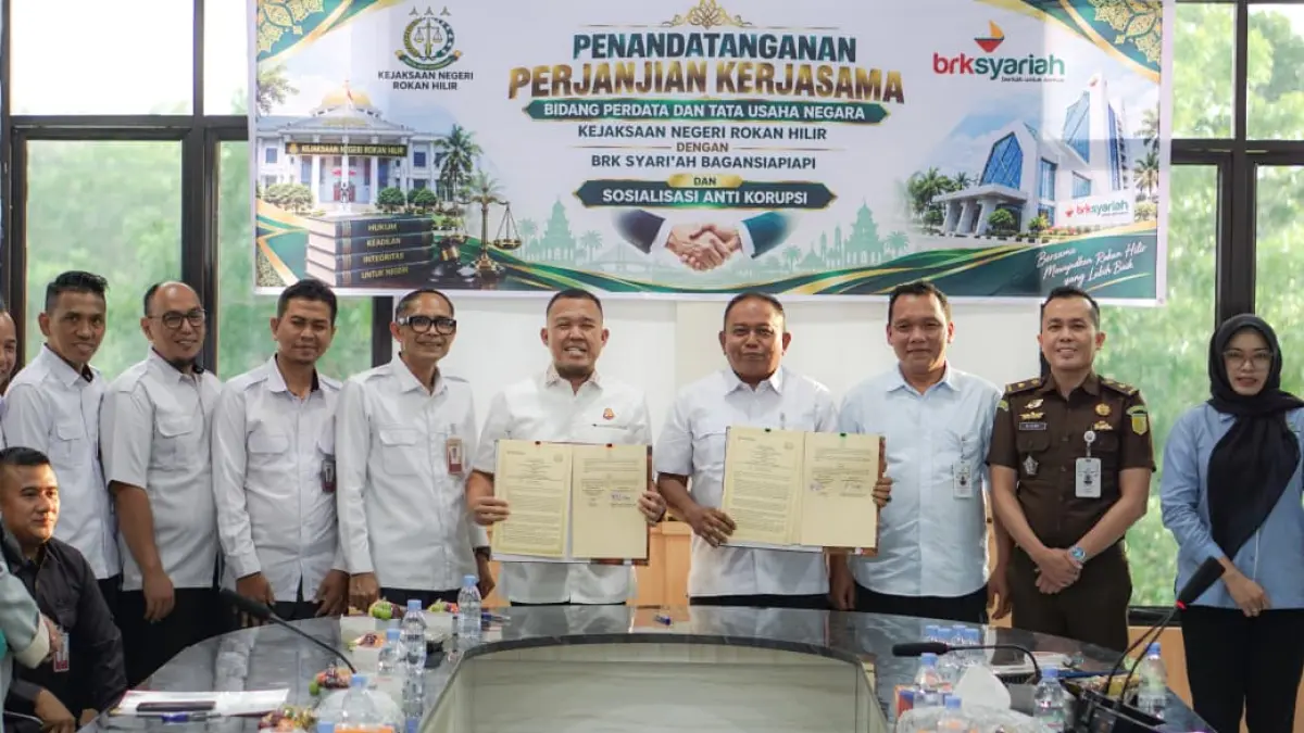 Penandatangan perjanjian kerjasama antara Kejaksaan Neheri Rokan Hilir dengan BRK Syariah Bagansiapiapi
