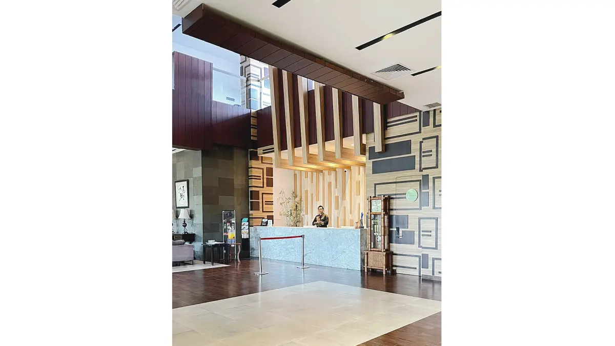 Suasana Lobby Ayola First Point Hotel Pekanbaru. (jpg)