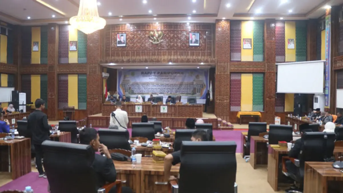 Rapat paripurna DPRD Rohil penyampaian nota keuangan ranperda perubahan APBD 2026 di Bagansiapiapi, Jumat (25/9/2026). (Zulfadhli/Riaupos.co)