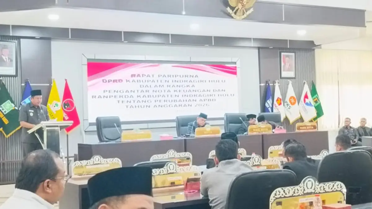 Wabup Inhu Ir H Hendrizal MSI (kanan) saat menyampaikan sambutan pengantar nota keuangan APBD perubahan 2026, Kamis (25/9/2026). (Kasmedi/Riaupos.co)