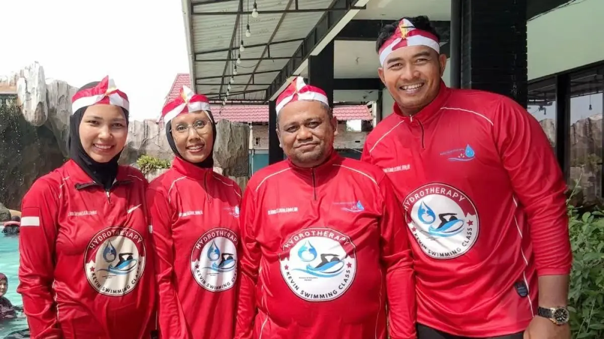 Foto bersama  Founder Hydrotherapy Irma Suryani (pertama kiri),  Kevin Tri Ananda (empat kiri), Welia Putriany (dua Kiri), (tiga kiri) saat setelah Class Opening Duri, Dumai dan Kandis Beberapa waktu lalu.