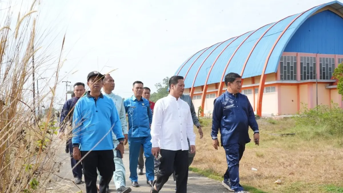 Plt Bupati Kuansing H Muklisin meninjau kawasan Danau Kebun Nopi Kecamatan Kuantan Mudik, Jumat (25/9/2026) sore.(Istimewa)