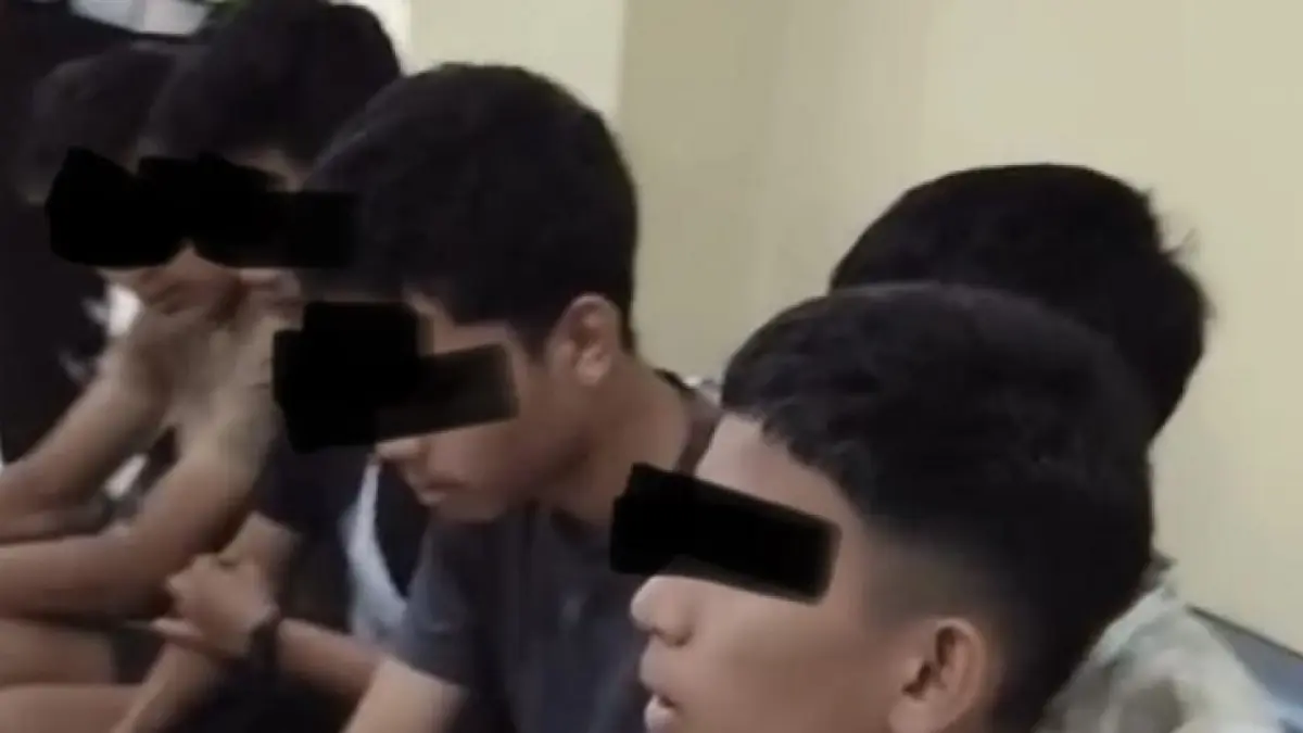 Remaja saat diamankan dan di bawa ke Mapolsek Rumbai, Jumat (25/9/2026) malam.(Istimewa)