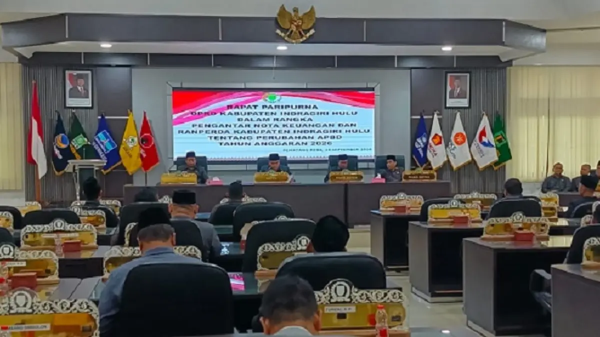 Ketua DPRD Inhu, Sabtu Pradansyah Sinurat didampingi Waka I H Adek Chandra ST MSI dan Waka II, Doni Rinaldi SE saat paripurna pada Kamis (24/9/2026) pekan lalu.(Raja Kasmedi/Riaupos.co)