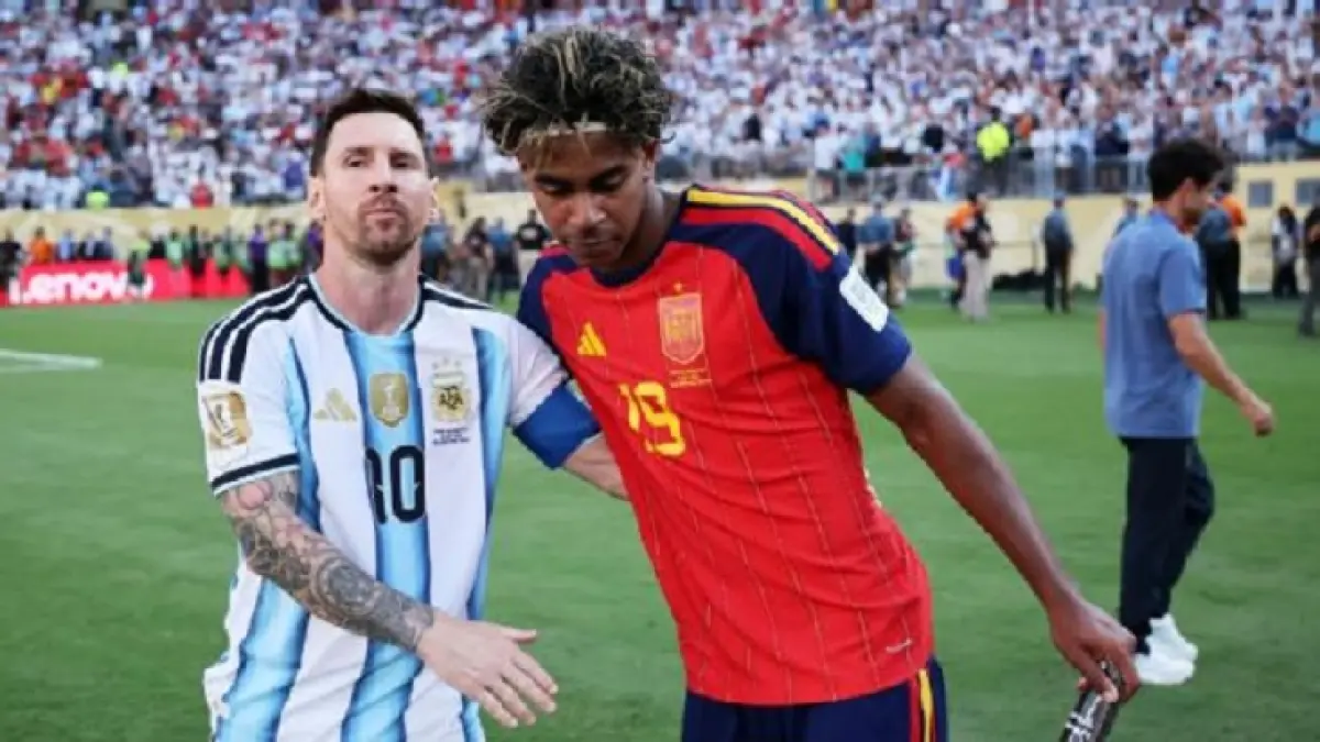 Lamine Yamal mengungkapkan apa yang dia katakan kepada Lionel Messi setelah peluit akhir berbunyi di final Piala Dunia 2026.(Hector Vivas - FIFA/FIFA via Getty Images)