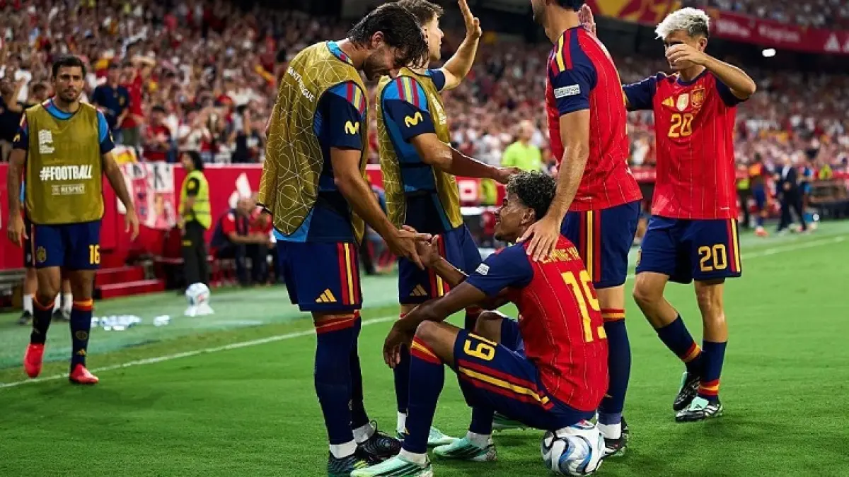 Para pemain Spanyol merayakan setelah mencetak gol melawan Kroasia di Nations League.(Getty Images)