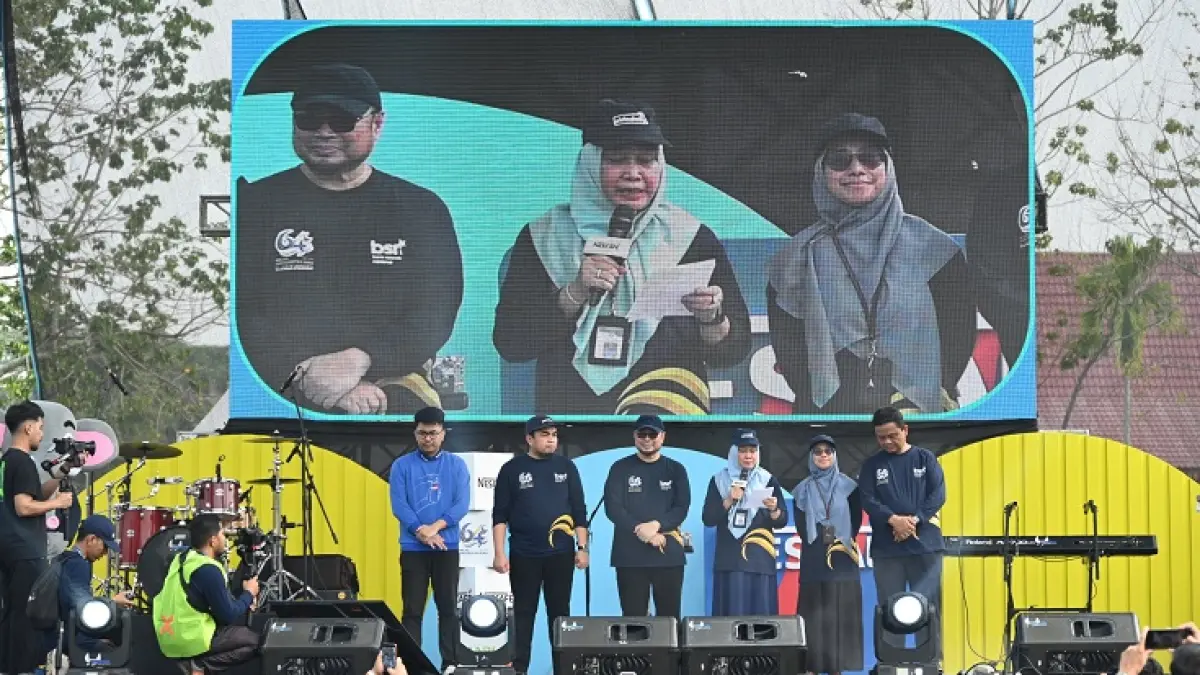 Rektor Unri Prof Dr Sri Indarti SE MSi saat memberikan sambutan puncak perayaan milad ke-64 Unri di Open Space Unri, Kamis (1/10/2026).(Humas Unri untuk Riau Pos)