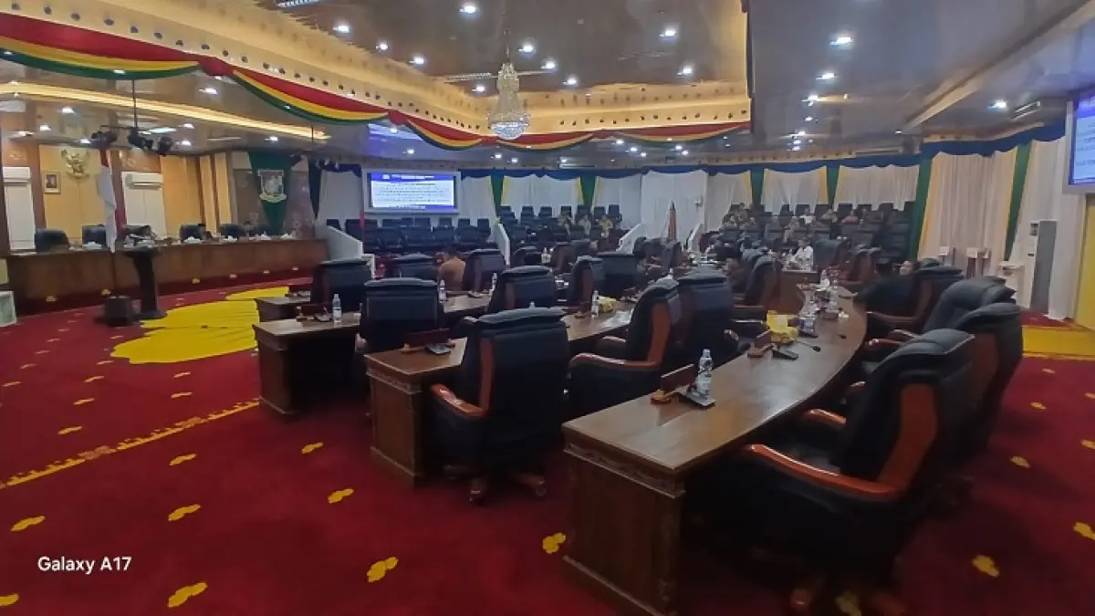 DPRD Kampar menunda Paripurna pembahasan 8 ranperda karena tidak mencapai kuorum, hanya 20 anggota dewan yang hadir dari 45 orang.(Kamaruddin/Riaupos.co)