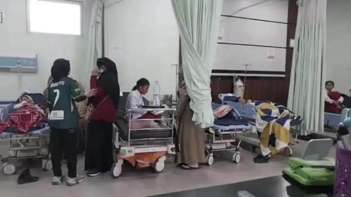 Siswa SDN 044&nbsp; Karya Indah Kecamatan Tapung saat dirawat di Rumah Sakit Madani, Selasa (6/10/2026).(Istimewa)
