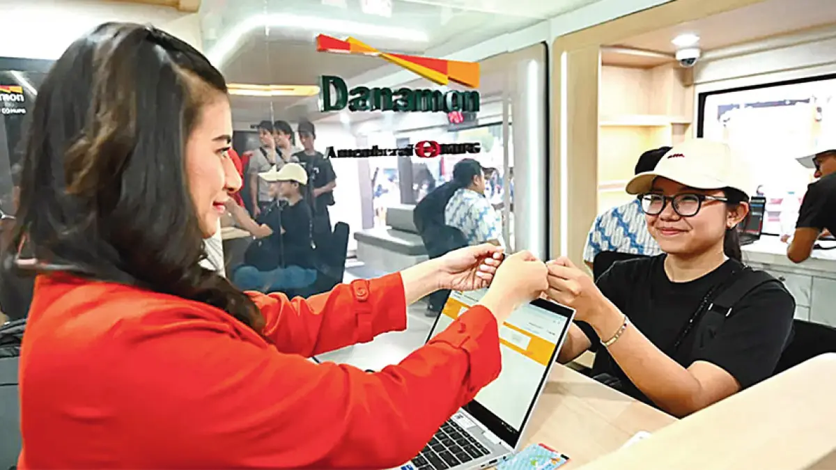 Layanan perbankan dalam bentuk mobile branch, yakni Danamon on Wheels. (Dery Ridwansah/JawaPos.com)