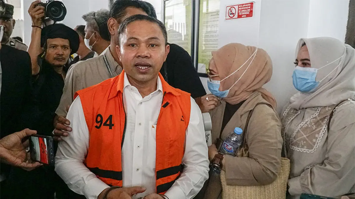Gubernur Riau nonaktif Abdul Wahid saat akan menghadapi sidang di Pengadilan Tipikor Pekanbaru, belum lama ini. (Dok Riaupos.co)