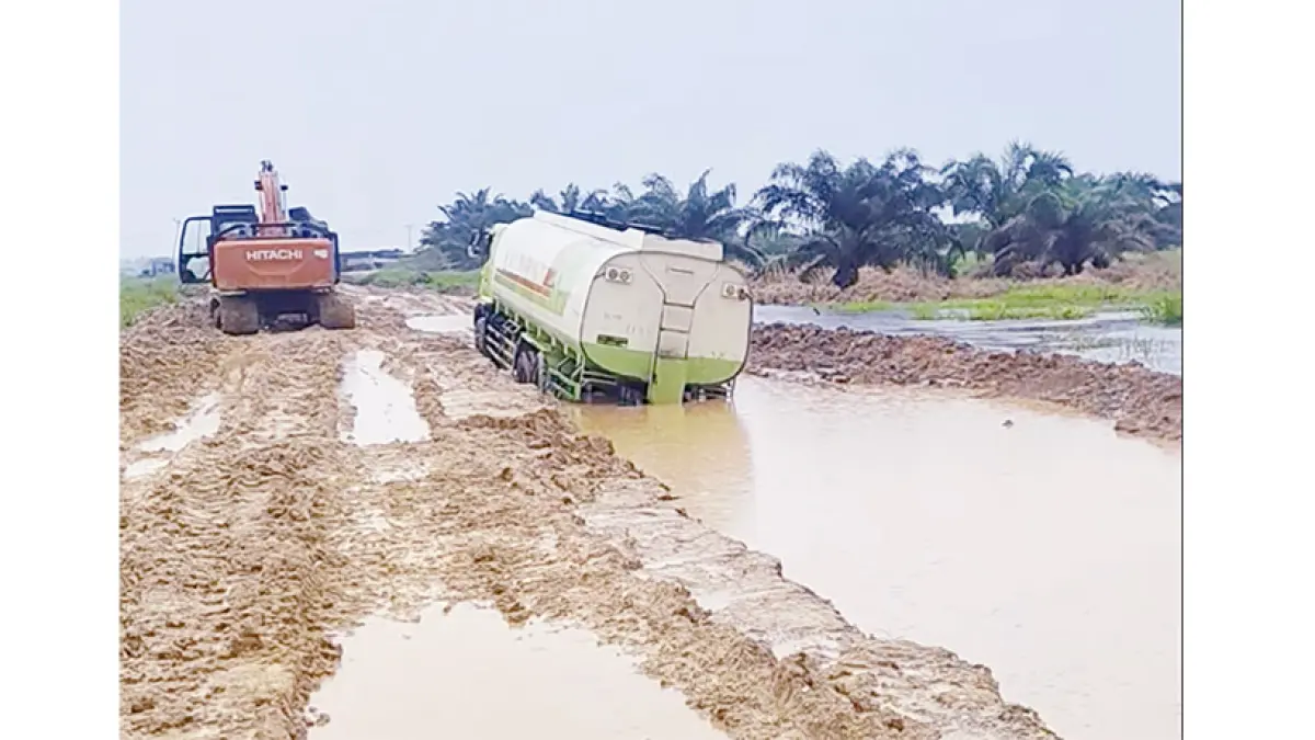 Jalan Sontang-Duri Rusak Lagi, Puluhan Truk Antre