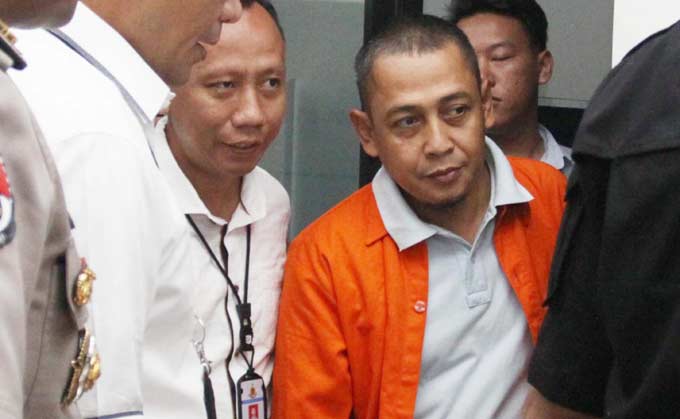 GIRING BBP: Tersangka kasus berita hoaks 7 kontainer surat suara tercoblos digiring polisi di Divisi Humas, Mabes Polri, Jakarta, Rabu (9/1/2019). (MIFTAHULHAYAT/JPG)