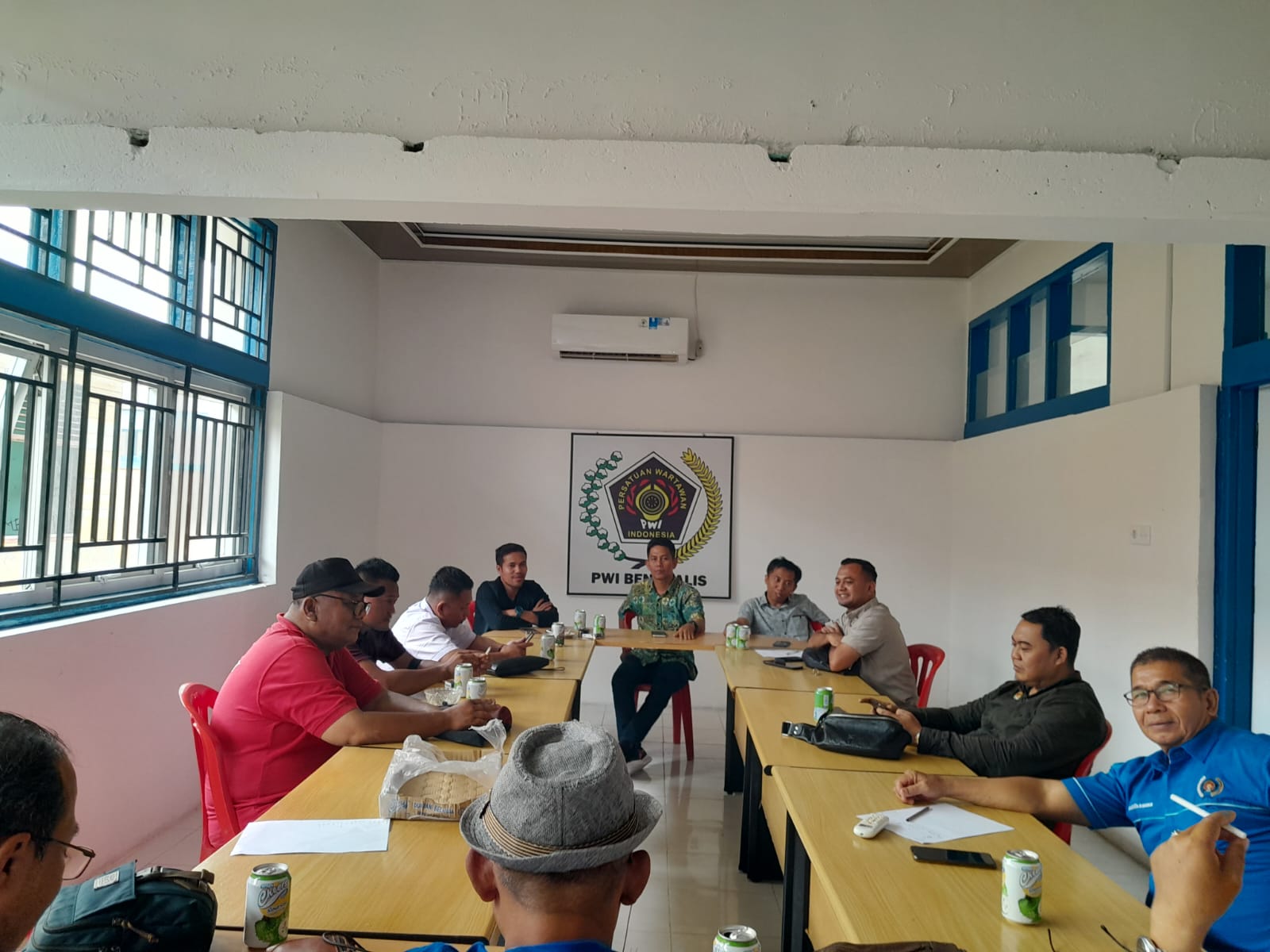 Guna mempersiapkan ikut ambil bagian di helat Hari Pers Nasional dan HUT PWI tingkat Provinsi Riau di Inhil, PWI Bengkalis menggelar rapat persiapan di Kantor PWI Bengkalis, Selasa (16/5/2023).
