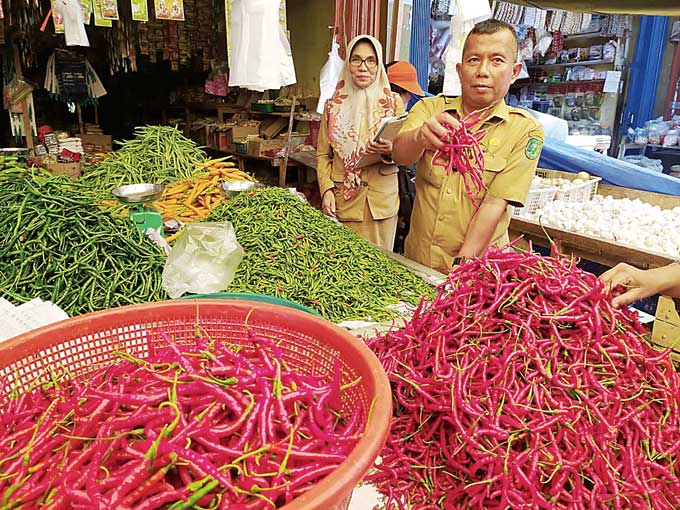 Bahan kebutuhan pokok masih stabil.