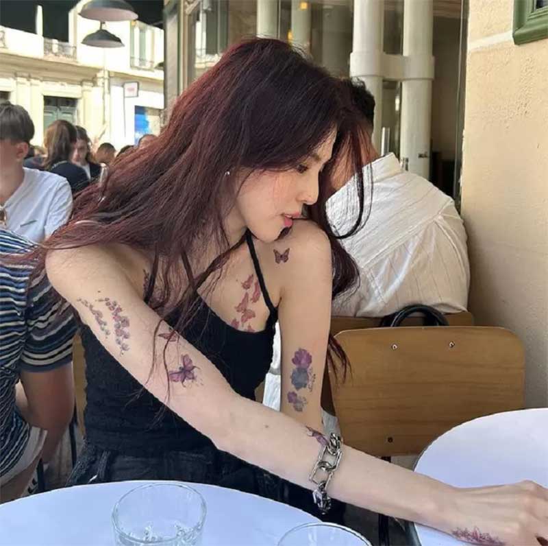 Artis Korea Selatan, Han So Hee menjadi perbincangan terkait tato di tubuhnya dan kehadirannya sebagai model video klip Jungkook BTS.