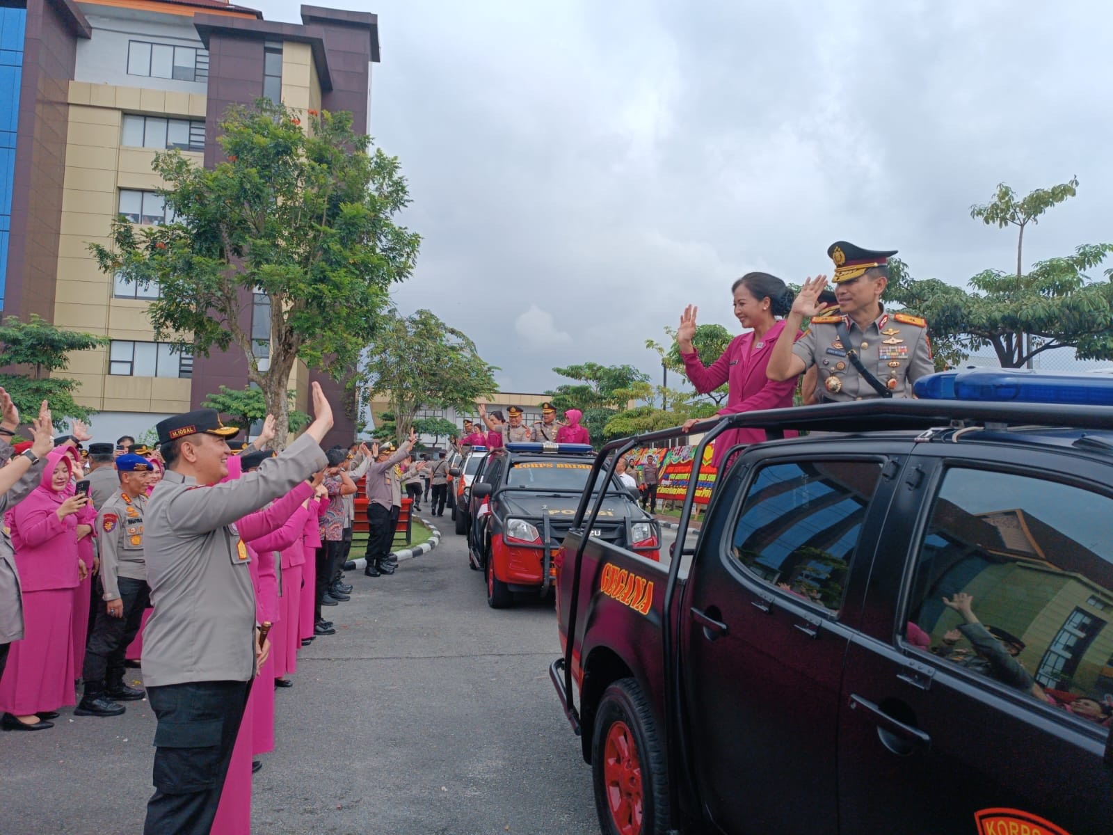 Kapolda Riau Irjen Pol Mohammad Iqbal melepas Pejabat Utama (PJU) Polda Riau yang berpindah tugas, Jumat (22/12/2023).