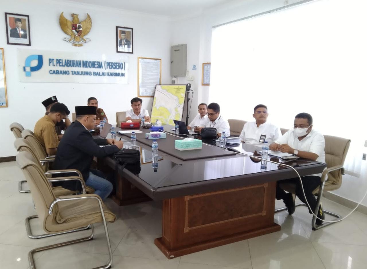 Jajaran BUMD Bumi Meranti bersama Pelindo Tanjungbalai Karimum menggelar pertemuan membahas tarif pas pelabuhan, Senin (5/12/2022) kemarin.