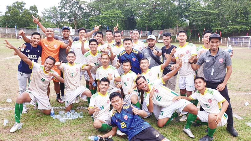 FOTO BERSAMA: Pemain PCSS U-12 foto bersama sebelum laga final Piala Menpora U-12 Zona Riau di Stadion Tuanku Tambusai Bangkinang, Kampar, Ahad (4/8/2019).