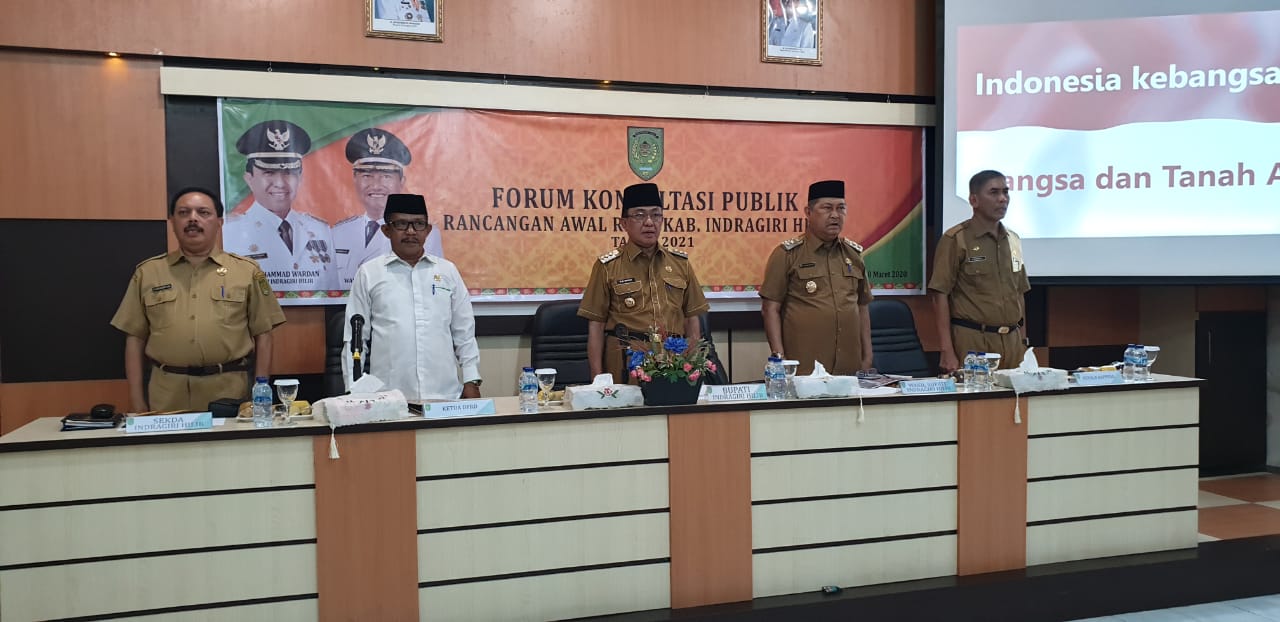 Bupati Inhil HM Wardan dan Wabup Inhil H Syamsuddin Uti serta Sekda Inhil H Said Syarifuddin, saat membuka konsultasi publik rancangan awal RKPD 2021, Selasa (10/3/2020). (INDRA EFENDI/RIAUPOS.CO)