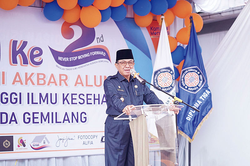 Bupati Inhil HM Wardan memberikan sambutan pada Milad ke-2 STIKES Husada Gemilang Tembilahan, kemarin.