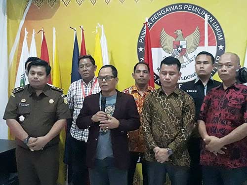 SIDANG: Susana sidang ajudikasi yang digelar Bawaslu Kabupaten Kampar, Rabu (5/9/2018). (BAWASLU RIAU FOR RIAU POS)