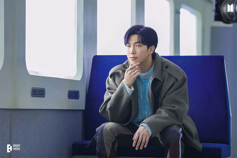 Tagar Namjoon Apologise to Muslim trending di Twitter, di mana netizen mendesak RM BTS untuk minta maaf ke umat Muslim.