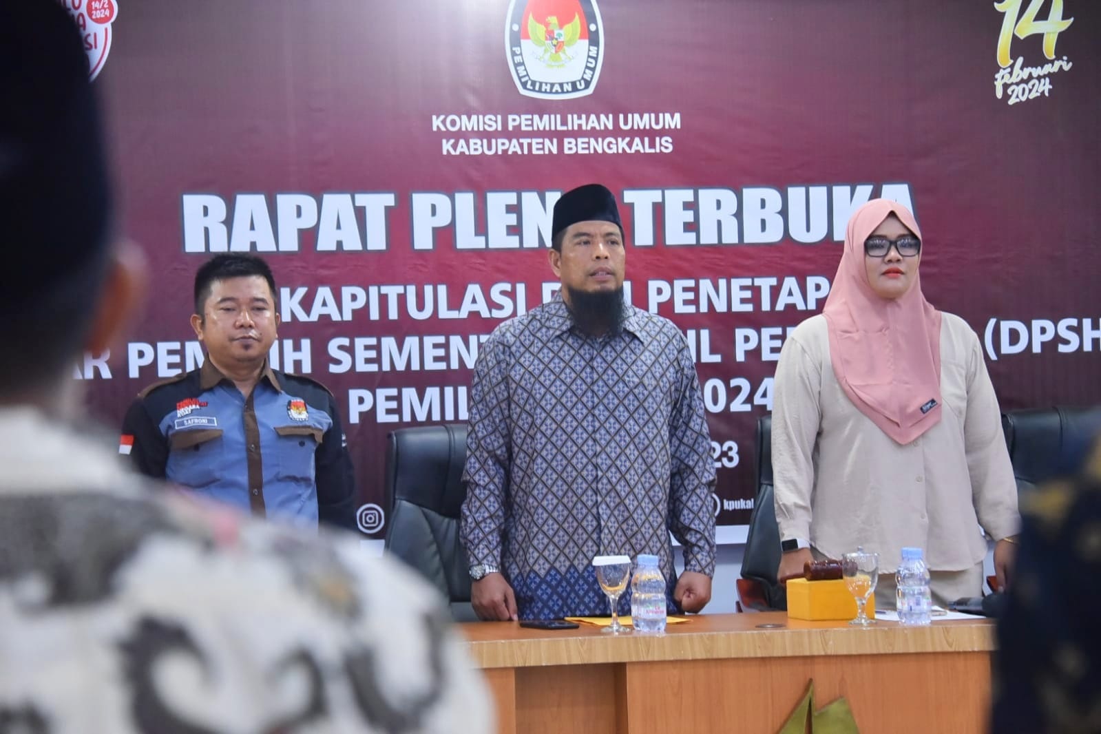 Asisten Pemerintahan dan Kesejahteraan Rakyat Andris Wasono menghadiri Rapat Pleno Terbuka Rekapitulasi dan Penetapan Daftar Pemilih Sementara Hasil Perbaikan (DPSHP) Pemilu 2024 di Gedung Daerah Datuk Laksamana Raja Dilaut oleh KPU Bengkalis, Kamis (11/5