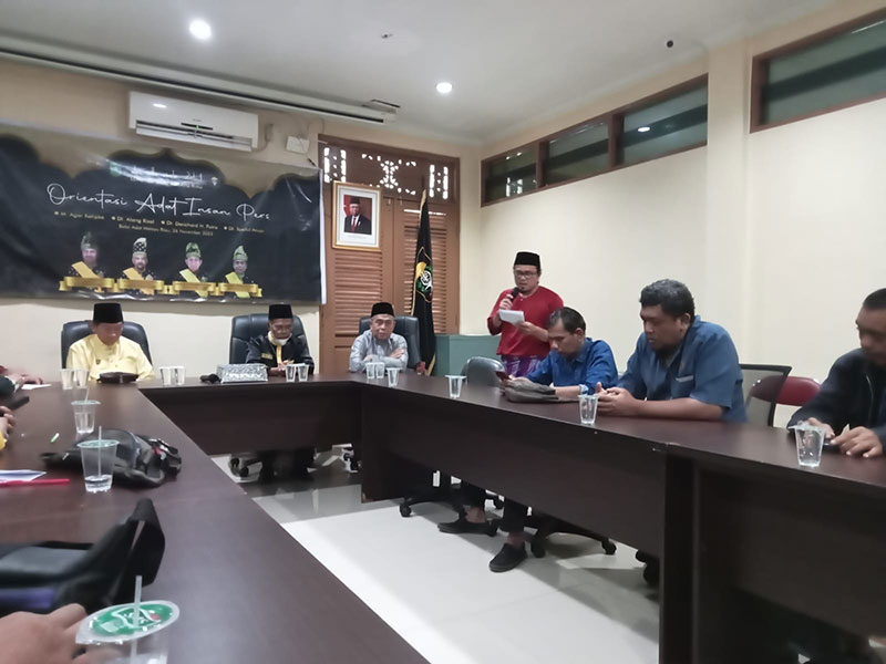 Kegiatan pembukaan orientasi adat insan pers oleh LAMR di Balai Adat Melayu Riau, Sabtu (26/11/2022).