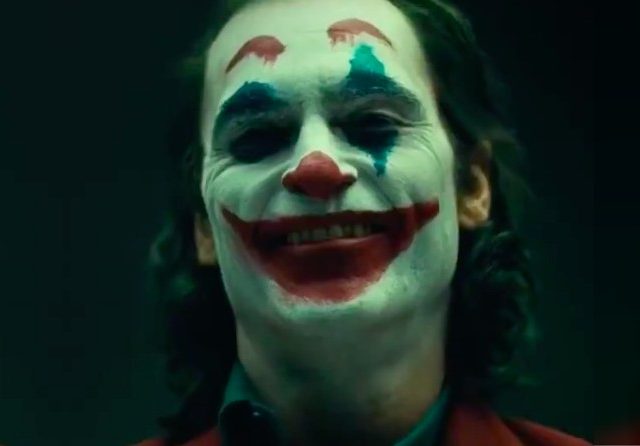 Joaquin Phoenix sebagai Joker (WARNER BROS)