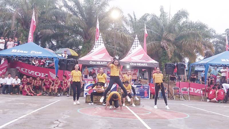 DANCE: Dance SMAN 1 Rambah saat menampilkan talentanya. (EO RIAU POS)