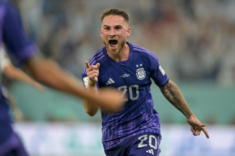 Gelandang Argentina Alexis Mac Allister merayakan gol yang dia cetak ke gawang Polandia pada laga terakhir Grup C Piala Dunia 2022.