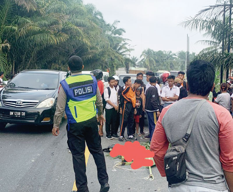 Kecelakaan lalu lintas yang terjadi di Jalan Lintas Duri-Pekanbaru, tepatnya di Km121, Kelurahan Balai Raja, Kecamatan Pinggir, Bengkalis sempat membuat kemacetan panjang, Selasa (26/9/2023) pagi.