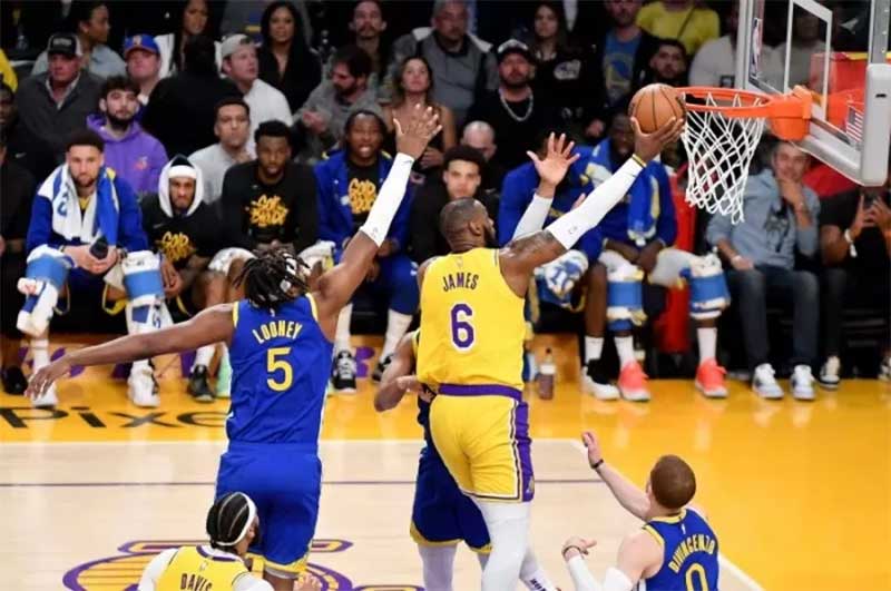 LA Lakers makin mendominasi babak semifinal NBA Wilayah Barat. Lakers menang 104-101 atas juara bertahan Golden State Warriors pada gim keempat, Selasa (9/5/2023).