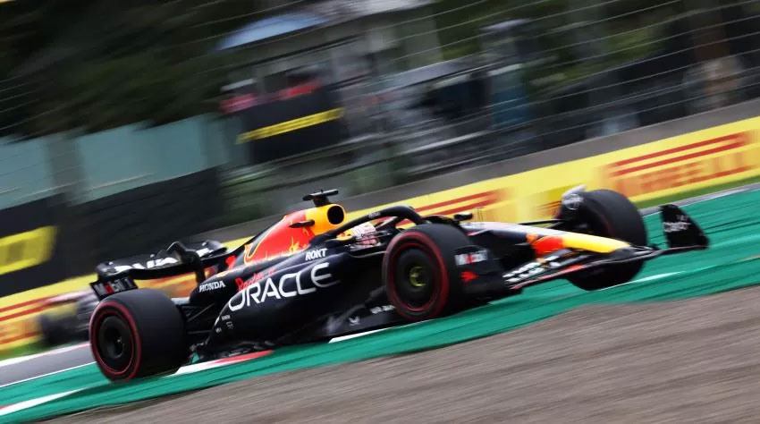 Pembalap Red Bull Max Verstappen meraih pole position di Formula 1 GP Jepang.