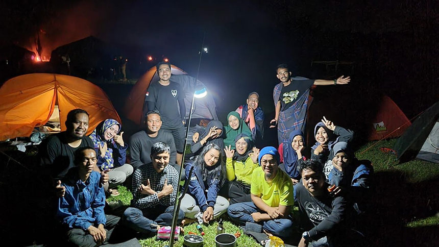 Komunitas Dadakan Adventures saat kemping bersama di kawasan Siabu, Kampar, belum lama ini.