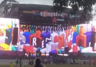 Panggung Soundrenaline, beberapa tahun lalu.d