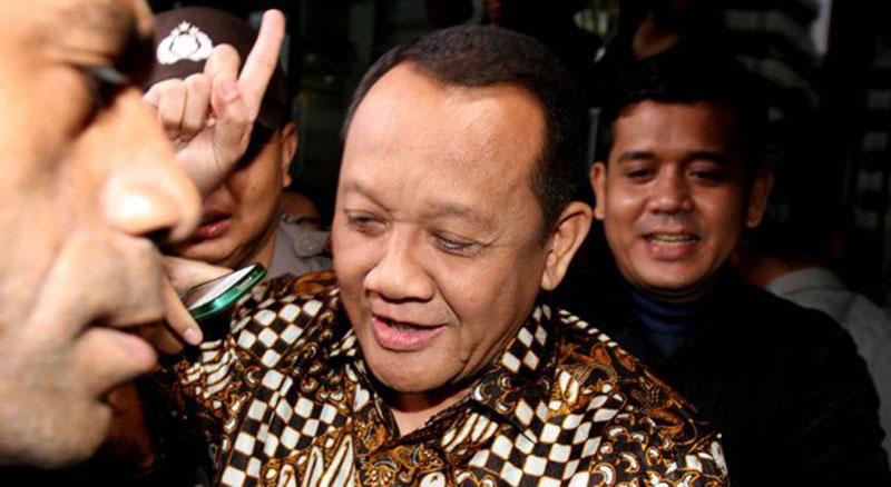 Plt Juru Bicara KPK Ali Fikri menyampaikan, penyidik KPK mendalami adanya dugaan aliran uang kepada Nurhadi serta menantunya Rezky Herbiyono. Kasus pengurusan perkara di MA ini terus didalami KPK meski diketahui keduanya masih menjadi buronan. (MIFTAHUL H