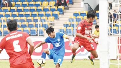 BERLATIH: Stiker baru PSPS Deni Marvelous Namangge sudah berlatih dengan skuad PSPS lainnya di Stadion Kaharuddin Nasution, Rumbai.