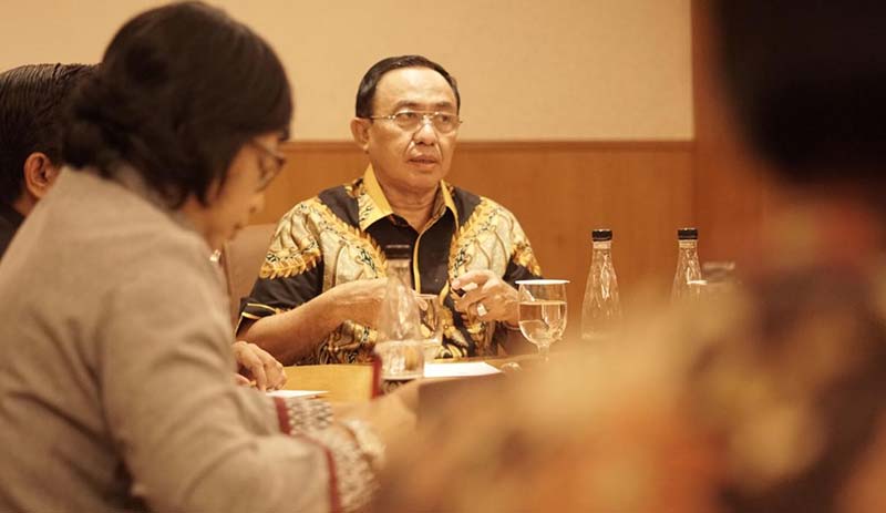 KHATIB:  Bupati Inhil HM Wardan menjadi khatib pada Salat Idulfitri 1440 H di Masjid Alhuda Tembilahan, Rabu (5/6/2019).