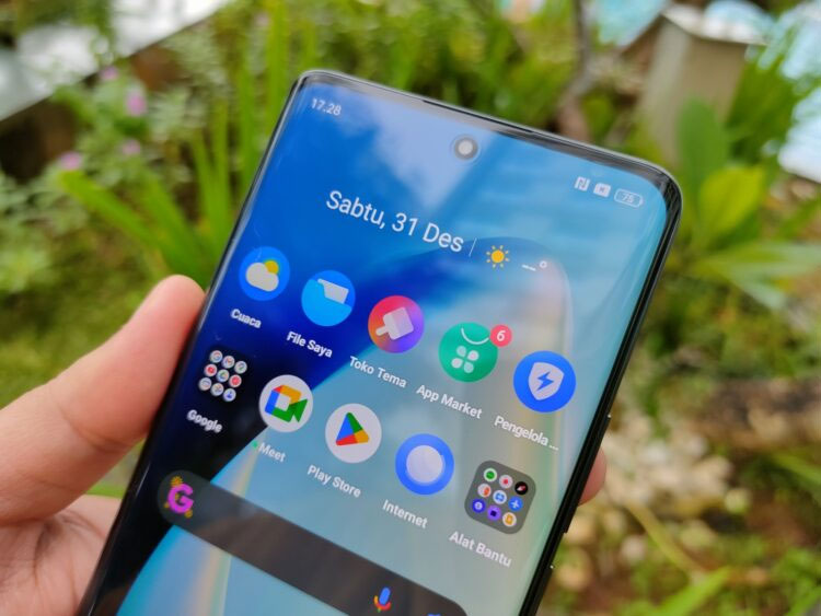 Ilustrasi: Ponsel Realme 10 Pro Plus, handset dengan layar lengkung terjangkau dari Realme yang segera rilis.