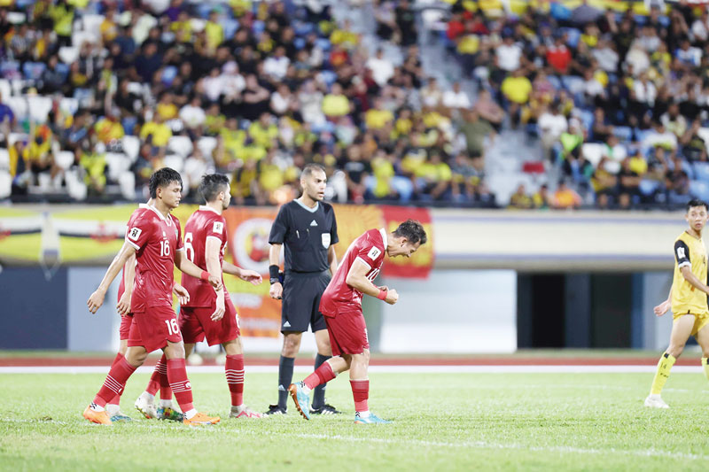 Egy Maulana Vikri bersama pemain lainnya melakukan selebrasi usai mencetak gol ke gawang Brunei di Stadion Sultan Hassanal Bolkiah, Bandar Seri Begawan, Selasa (17/10/2023).