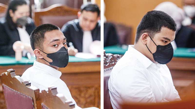 Terdakwa Mario Dandy Satriyo (kiri) dan Shane Lukas (tengah) menjalani sidang perdana di Pengadilan Negeri Jakarta Selatan, Selasa (6/6/2023).