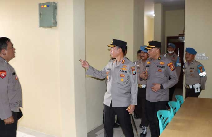 Kapolresta Pekanbaru saat menggelar inspeksi mendadak ke Polsek Sukajadi, Rabu (3/5/2023).