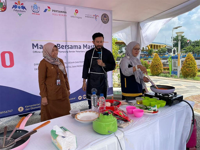 Masamo Desa Kreatif, kegiatan belajar memasak yang diadakan Kemenparekraf yang turut didukung PHR WK Rokan, di Kampung Bandar Pekanbaru.